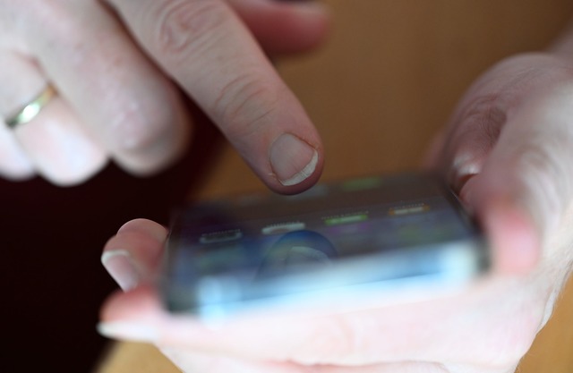 Die Bürger verschicken immer mehr...n immer weniger klassische Telefonate. | Foto: Bernd Weißbrod/dpa Die Bürger verschicken immer mehr...n immer weniger klassische Telefonate. | Foto: Bernd Weißbrod/dpa