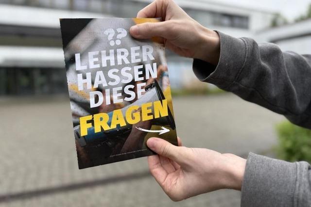 Rechtsextreme Identitäre verteilen Flugblätter an Schulen Rechtsextreme Identitäre verteilen Flugblätter an Schulen