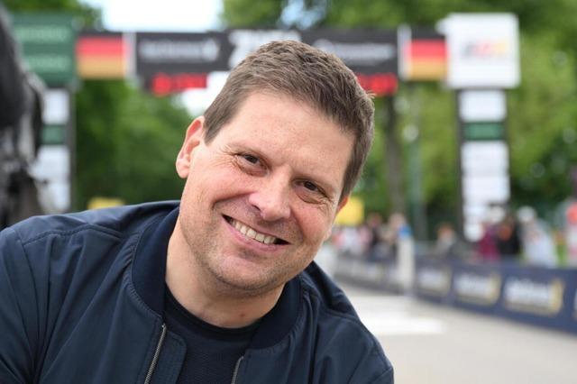 Jan Ullrich wird von einem Auto angefahren und bricht sich das Schlsselbein
