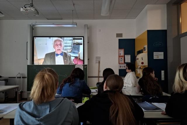 Erinnerung und Mahnung: Holocaust-berlebender Leon Weintraub sprach mit Rheinfelder Schlern