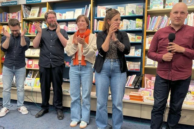 Marie Lemor aus Freiburg gewinnt den Poetry Slam in der Buchhandlung Beidek in Mllheim