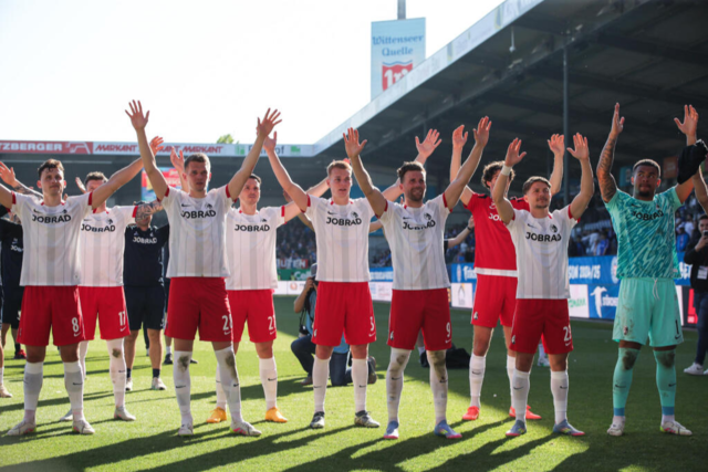 Abgehoben wird beim SC Freiburg nach dem Sieg in Kiel nur im Flieger
