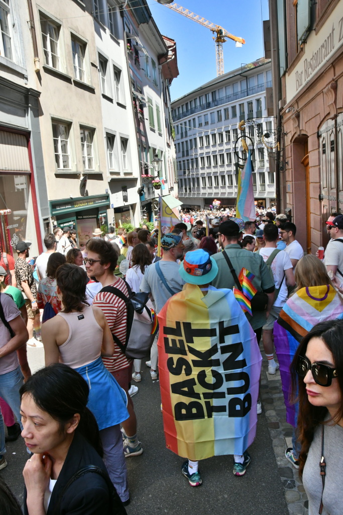 "Basel tickt bunt"