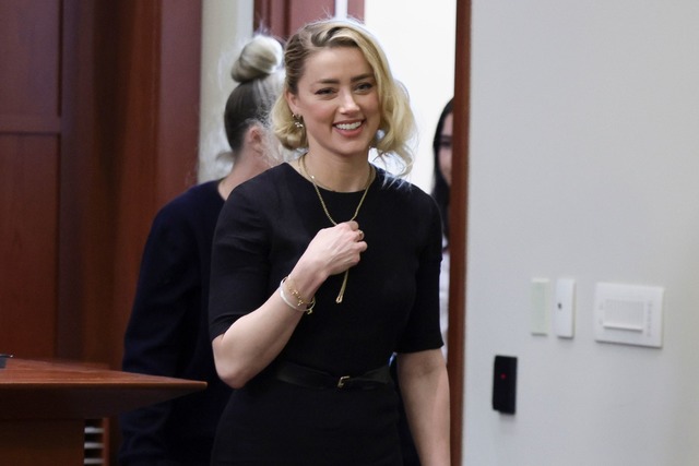 Allen Grund zum Glück: Amber Heard | Foto: Evelyn Hockstein/Pool Reuters/AP/dpa Allen Grund zum Glück: Amber Heard | Foto: Evelyn Hockstein/Pool Reuters/AP/dpa
