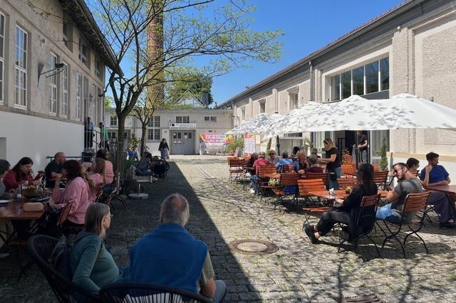 ESC-Band aus Korken, Hackbrettklänge und Kunst: Der Auftakt des ESC-Festivals in Weil am Rhein