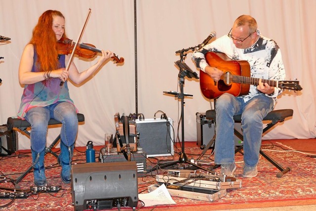 Gudrun Walther und Jürgen Treyz besche...e Volksmusik vergangener Jahrhunderte. | Foto: Susanne Filz Gudrun Walther und Jürgen Treyz besche...e Volksmusik vergangener Jahrhunderte. | Foto: Susanne Filz