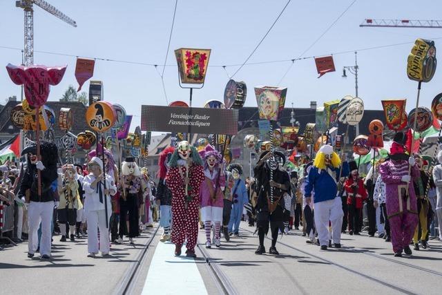 Groe ESC-Parade durch die Innenstadt von Basel