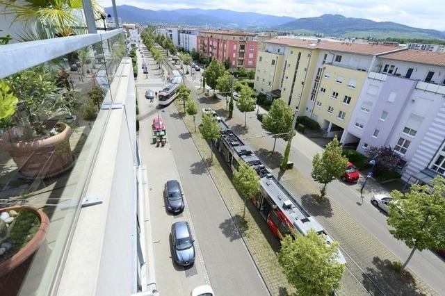 Unbekannter verursacht mit gestohlenem Motorroller einen Verkehrsunfall in Freiburg-Rieselfeld