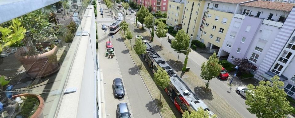 Unbekannter verursacht mit gestohlenem Motorroller einen Verkehrsunfall in Freiburg-Rieselfeld