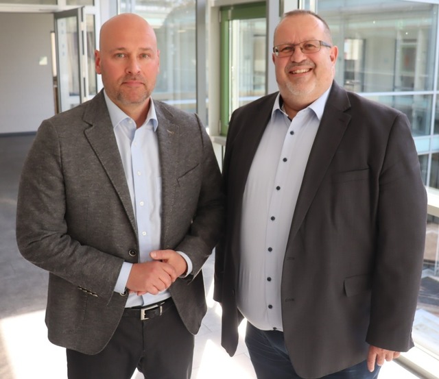 Matthias Heuser (rechts) mit seinem neuen Stellvertreter Michael Winkeler | Foto: Hauptzollamt Lörrach Matthias Heuser (rechts) mit seinem neuen Stellvertreter Michael Winkeler | Foto: Hauptzollamt Lörrach