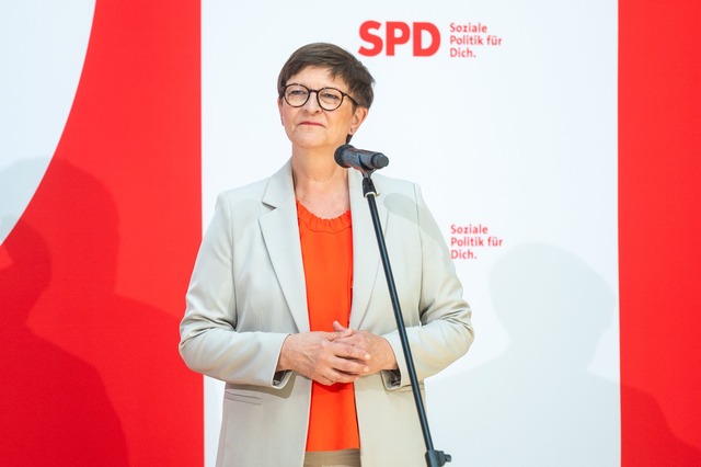 Saskia Esken zieht sich aus der Spitze zur&uuml;ck.  | Foto: Christophe Gateau/dpa
