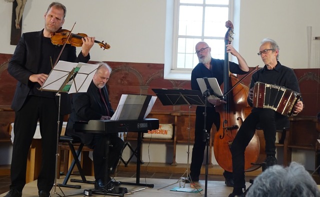 Das Tango-Ensemble Brisas del Sur spie...er evangelischen Kirche in Schallbach. | Foto: Roswitha Frey Das Tango-Ensemble Brisas del Sur spie...er evangelischen Kirche in Schallbach. | Foto: Roswitha Frey