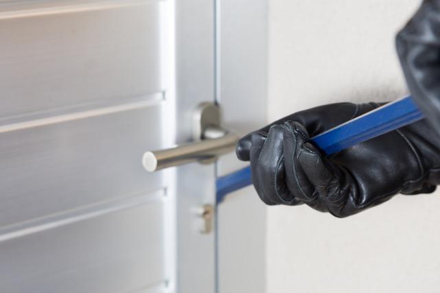 Polizei ermittelt nach Einbruch in Neuenburger Autohaus – und warnt vor privaten Fahndungsaufrufen