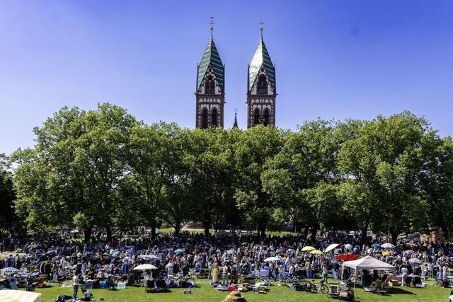 Zum Start in die Freiburger Flohmarktsaison ist gleich richtig viel los