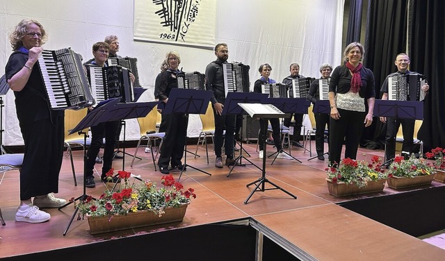 Erfahrenes Zusammenspiel: die Mitglieder des Akkordeonclubs Laufen  | Foto: Claudia Zuberer