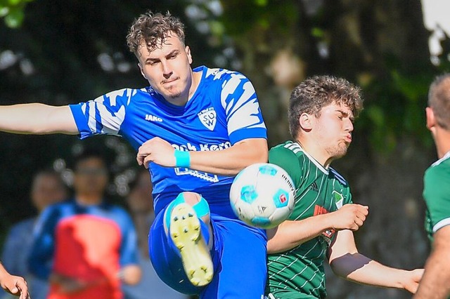 Gegen Weil II behauptet: Niko Rusch (l...r mit Florian Greiner, glich noch aus.  | Foto: Gerd Grndl