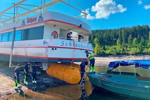 Die MS Schluchsee sticht trotz Niedrigwasser in See