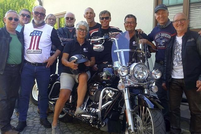 Hansy Vogt auf der Harley Davidson