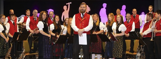 Lang anhaltend war der Schlussapplaus ...it ihrem Dirigenten Peter Preisendanz.  | Foto: Wolfgang Scheu