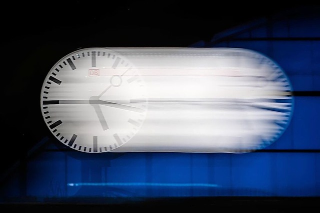 Heute Nacht ist wieder Zeitumstellung. Doch warum wird die Zeit umgestellt? | Foto: Christoph Soeder (dpa) Heute Nacht ist wieder Zeitumstellung. Doch warum wird die Zeit umgestellt? | Foto: Christoph Soeder (dpa)