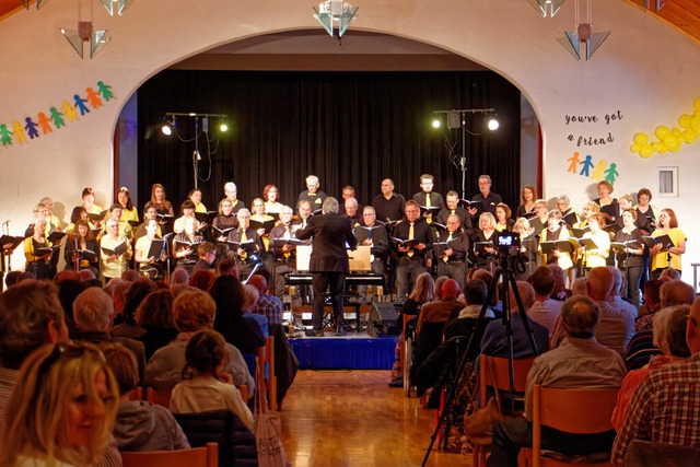Das Bürgerhaus war beim Konzert der Vo...es Chores O-Ton Bahlingen ausverkauft. | Foto: Ruth Seitz Das Bürgerhaus war beim Konzert der Vo...es Chores O-Ton Bahlingen ausverkauft. | Foto: Ruth Seitz