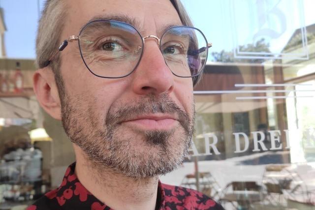 Skurrile Metaphern und lyrische Bilder vom Lyriker Walter Fabian Schmid bei Auftritt in Lrrach