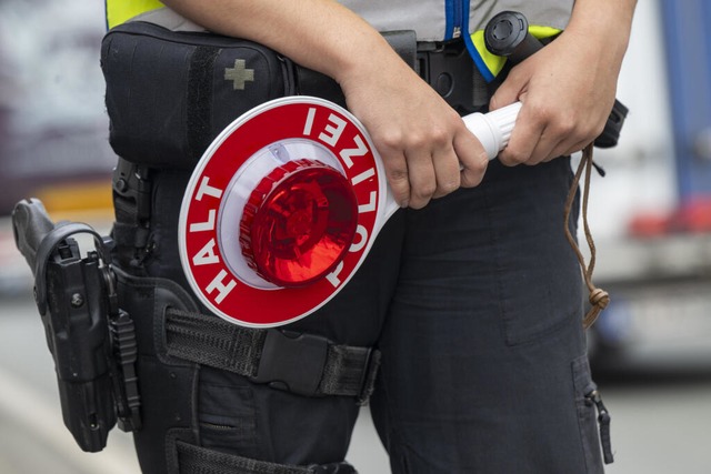 Die Bundespolizei kontrolliert an den ...r Schweiz und zu Frankreich verstärkt. | Foto: Peter Kneffel (dpa) Die Bundespolizei kontrolliert an den ...r Schweiz und zu Frankreich verstärkt. | Foto: Peter Kneffel (dpa)