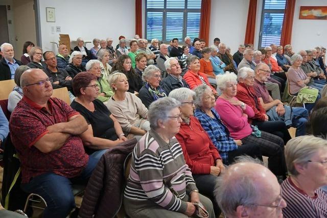 Brger in Gndlingen informieren sich in groer Zahl