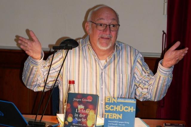 Der Friedensaktivist Jrgen Grsslin hat sein Buch in Bad Sckingen vorgestellt