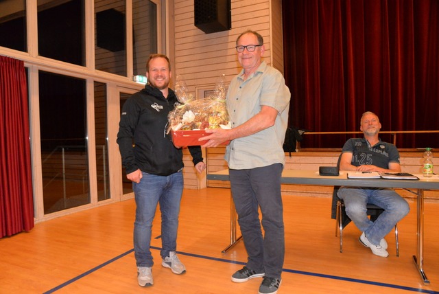 Vorsitzender Florian Brosamer (links) ...n Ehrenmitglied Gottfried Fehrenbacher | Foto: Verein Vorsitzender Florian Brosamer (links) ...n Ehrenmitglied Gottfried Fehrenbacher | Foto: Verein