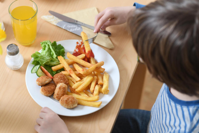 Kinderteller im Restaurant: viel Frittiertes, wenig Vielfalt
