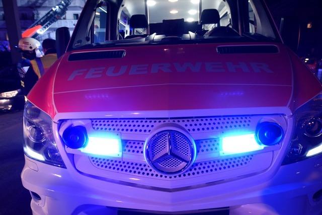 Baustellenfahrzeuge durch nchtlichen Brand in Freiburg-Hochdorf zerstrt