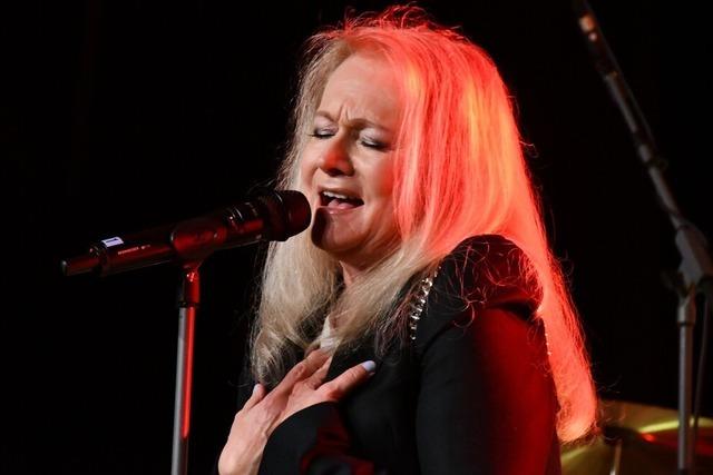 Die ehemalige ESC-Gewinnerin Nicole berhrt mit ihrem Konzert in Weil am Rhein viele Fans