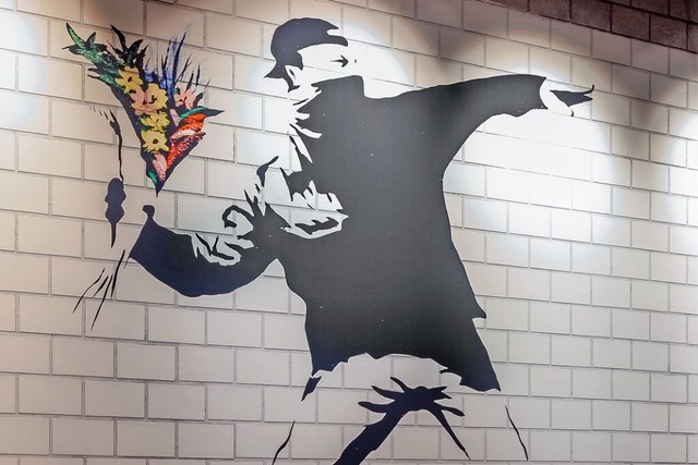 Das Original schuf Banksy 2003 im Westjordanland.  | Foto: Dominik Gruss
