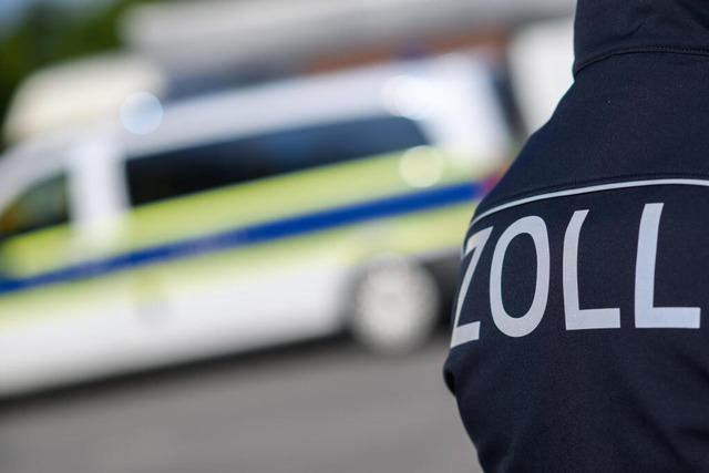 Eine betrunkene Autofahrerin schleift einen Zllner in Bad Sckingen mit