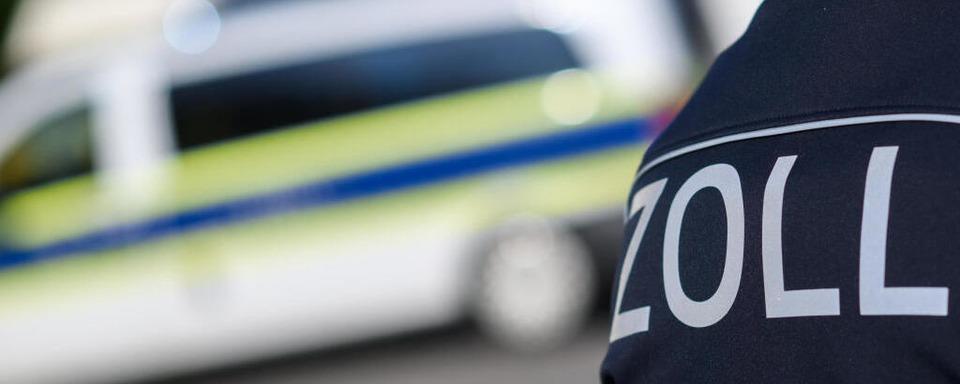 Betrunkene Autofahrerin will sich in Bad Sckingen Kontrolle entziehen und schleift einen Zllner mit