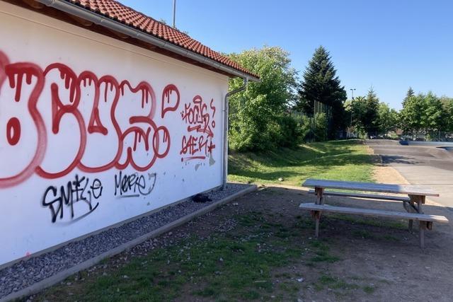 Jugendliche sollen das Breitband-Pop-Gebude in Wehr beschdigt haben