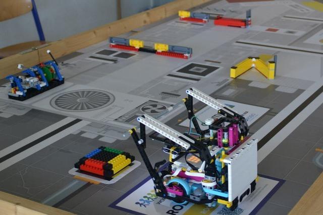 Die Roboter-AG der Wilhelm-August-Lay-Schule in Btzingen will zur Roboter-Olympiade nach Singapur
