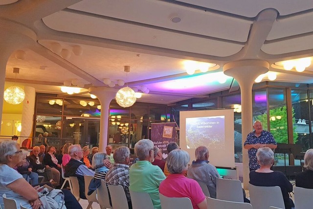 Fritz Steinbrunner von der Tourismus G...e den Gästen einen kurzweiligen Abend. | Foto: Mia Dumont Fritz Steinbrunner von der Tourismus G...e den Gästen einen kurzweiligen Abend. | Foto: Mia Dumont
