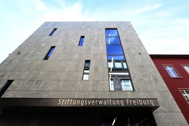 Streit um Haustarifvertrag der Stiftungsverwaltung: Verdi-Protest vor dem Adelhauser Kloster