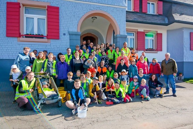 Gruppenfoto nach getaner Arbeiter: die...lfer der Landschaftsputzete in Kappel.  | Foto: Ortsverwaltung Kappel