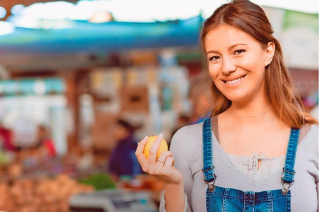 Geselliges Einkaufen beim Marktfest auf dem Mnsterplatz am 24. Mai