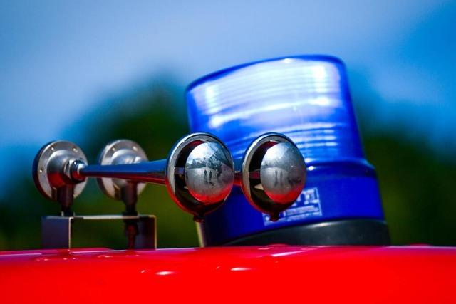 Mutmaliche Brandstiftung: Arbeitsmaschine am Schluchsee brennt