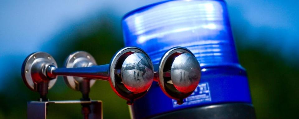 Mutmaliche Brandstiftung: Arbeitsmaschine am Schluchsee brennt