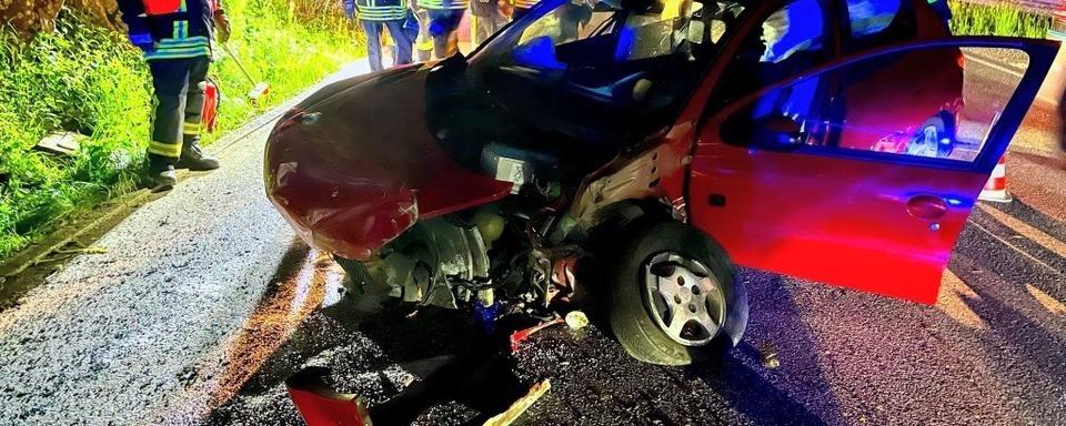 Auto kommt in der Whre-Loch-Kurve von der B317 ab und muss abgeschleppt werden