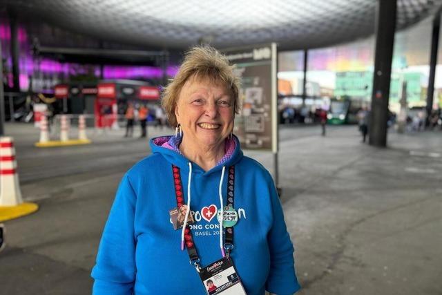 Verena Steck ist mit 77 Jahren die lteste freiwillige Helferin beim ESC 2025 in Basel