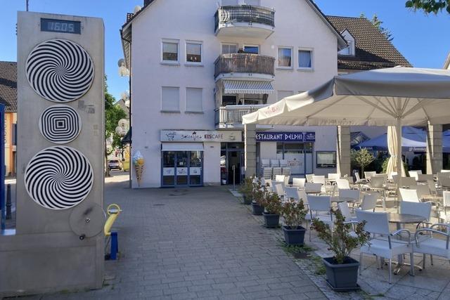 Eiscaf in Wehr muss Tische drauen wegrumen frs Frhlingsfest - darber gibt es hitzige Debatte