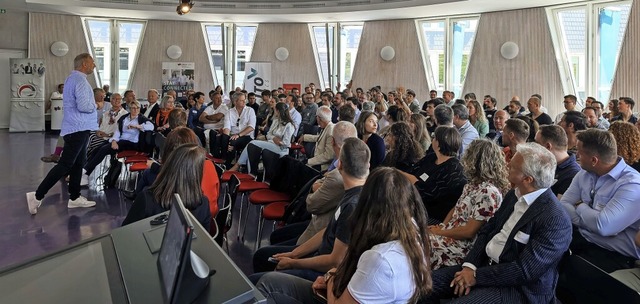 Rektor Gerhard Jäger (links) begrüßt d... der DHBW zum ersten Netzwerktreffen. | Foto: DHBW Lörrach Rektor Gerhard Jäger (links) begrüßt d... der DHBW zum ersten Netzwerktreffen. | Foto: DHBW Lörrach