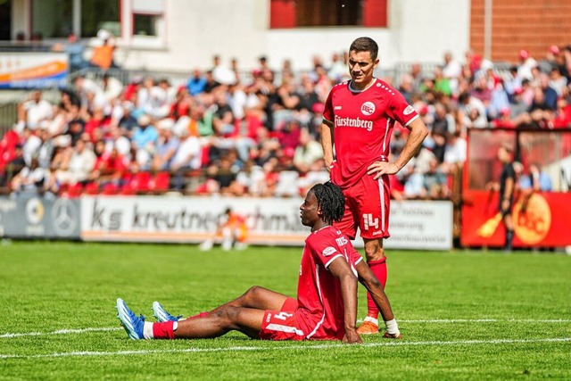 Ismael Mansaray (am Boden) und Rico We...dem Bahlinger SC für sich entscheiden. | Foto: IMAGO/BEAUTIFUL SPORTS/Bosco Ismael Mansaray (am Boden) und Rico We...dem Bahlinger SC für sich entscheiden. | Foto: IMAGO/BEAUTIFUL SPORTS/Bosco