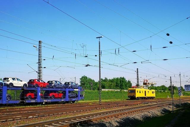 Ein Feuer im Offenburger Gterbahnhof zerstrt Neufahrzeuge